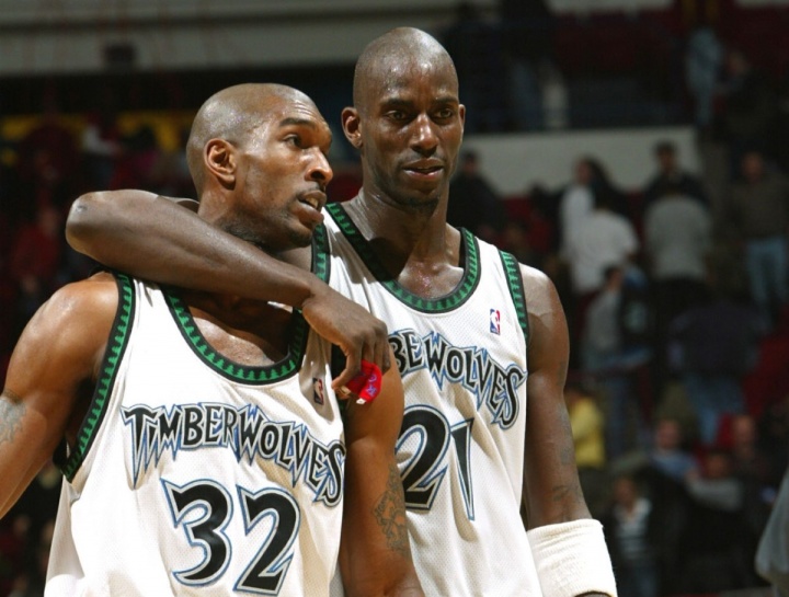 小卡结果将如何？森林狼2000年阴阳合同成为NBA管理层的永恒噩梦