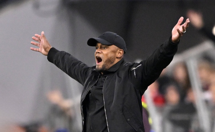 德媒：拜仁高层对孔帕尼非常满意，后者很严格但并不“专制”